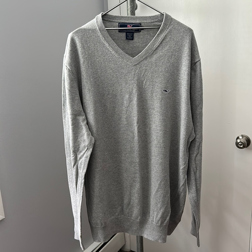 Men’s Vineyard Vines V-neck whale emblem sweater.